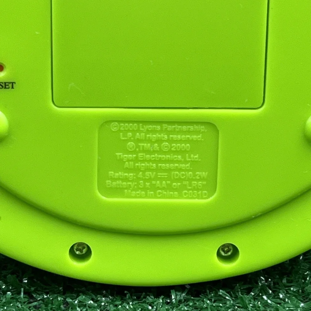 Celebrate With Me‎ Barney Birthday Cake Tiger Electronics Handheld Tested